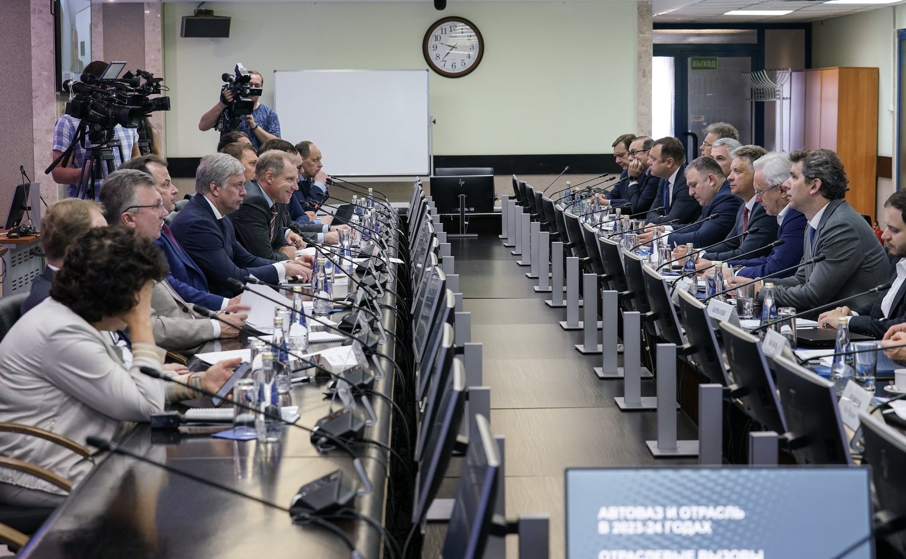 В Самарской области состоялись парламентские слушания «О мерах по созданию производства высоколокализованной конкурентоспособной продукции автомобильной отрасли» (фото Газета «Волжская коммуна»)