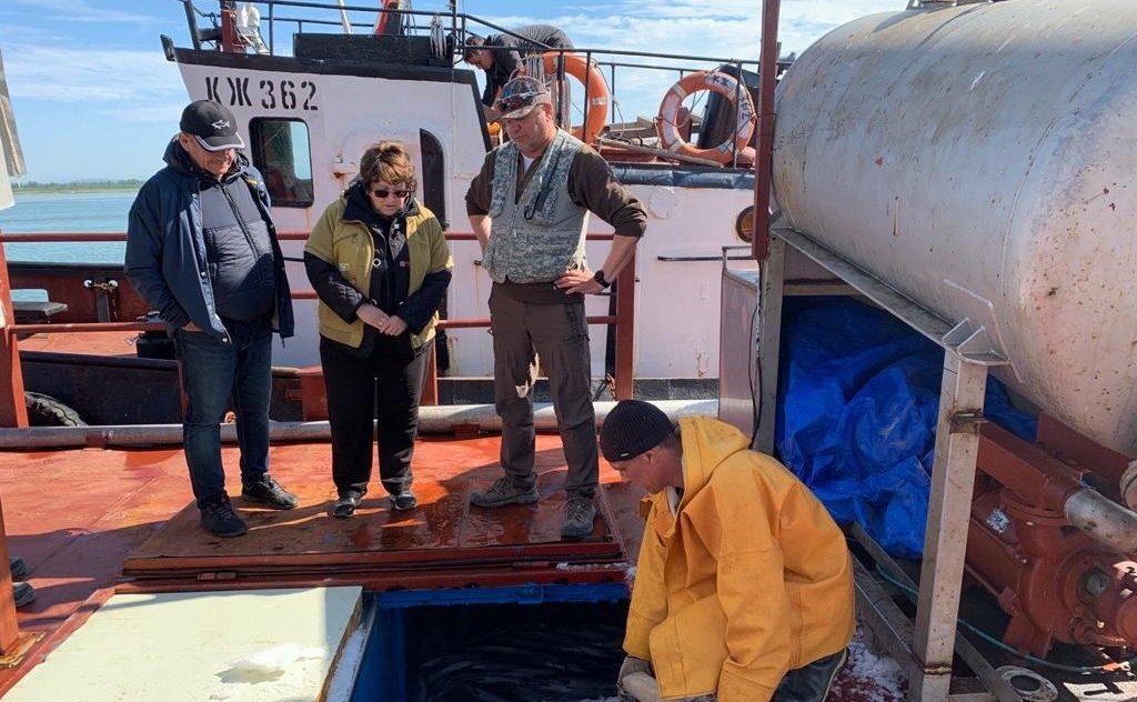 Людмила Талабаева посетила рыбохозяйственные предприятия, расположенные в Охотском районе Хабаровского края