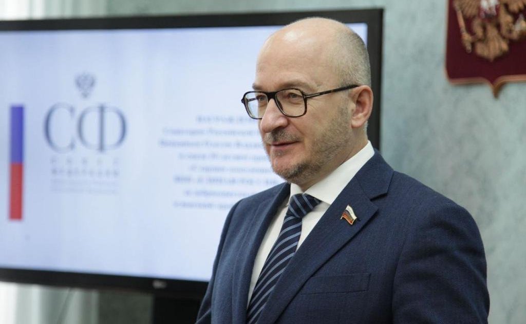 Олег Цепкин наградил активистов проекта «Старшее поколение» и поблагодарил за добросовестный труд и высокий профессионализм в связи с 10-летним юбилеем проекта