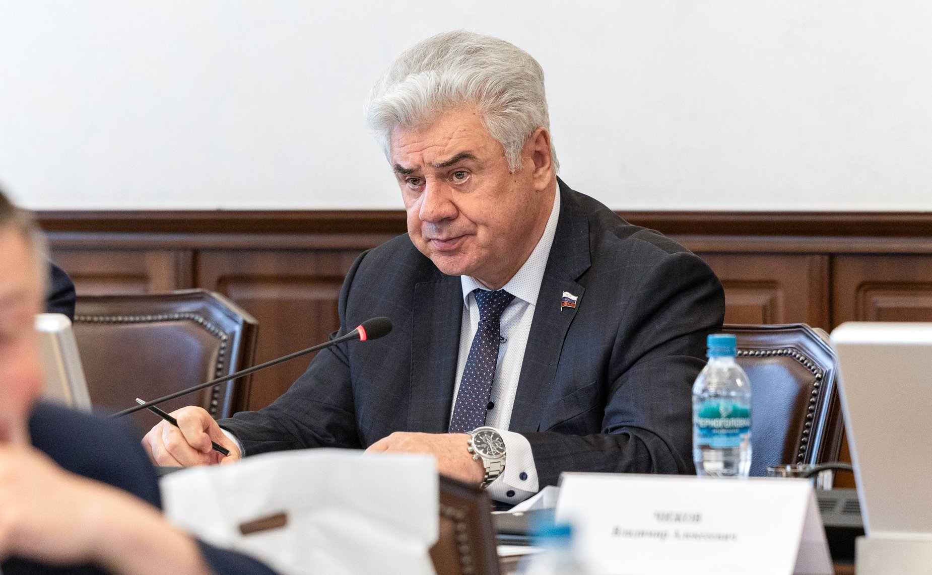 Виктор Бондарев