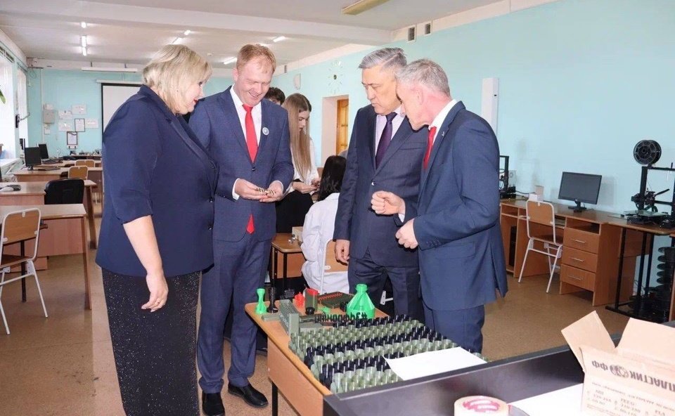 Юрий Валяев в рамках работы в регионе посетил Центр образования имени полного кавалера ордена Славы В.И. Пеллера