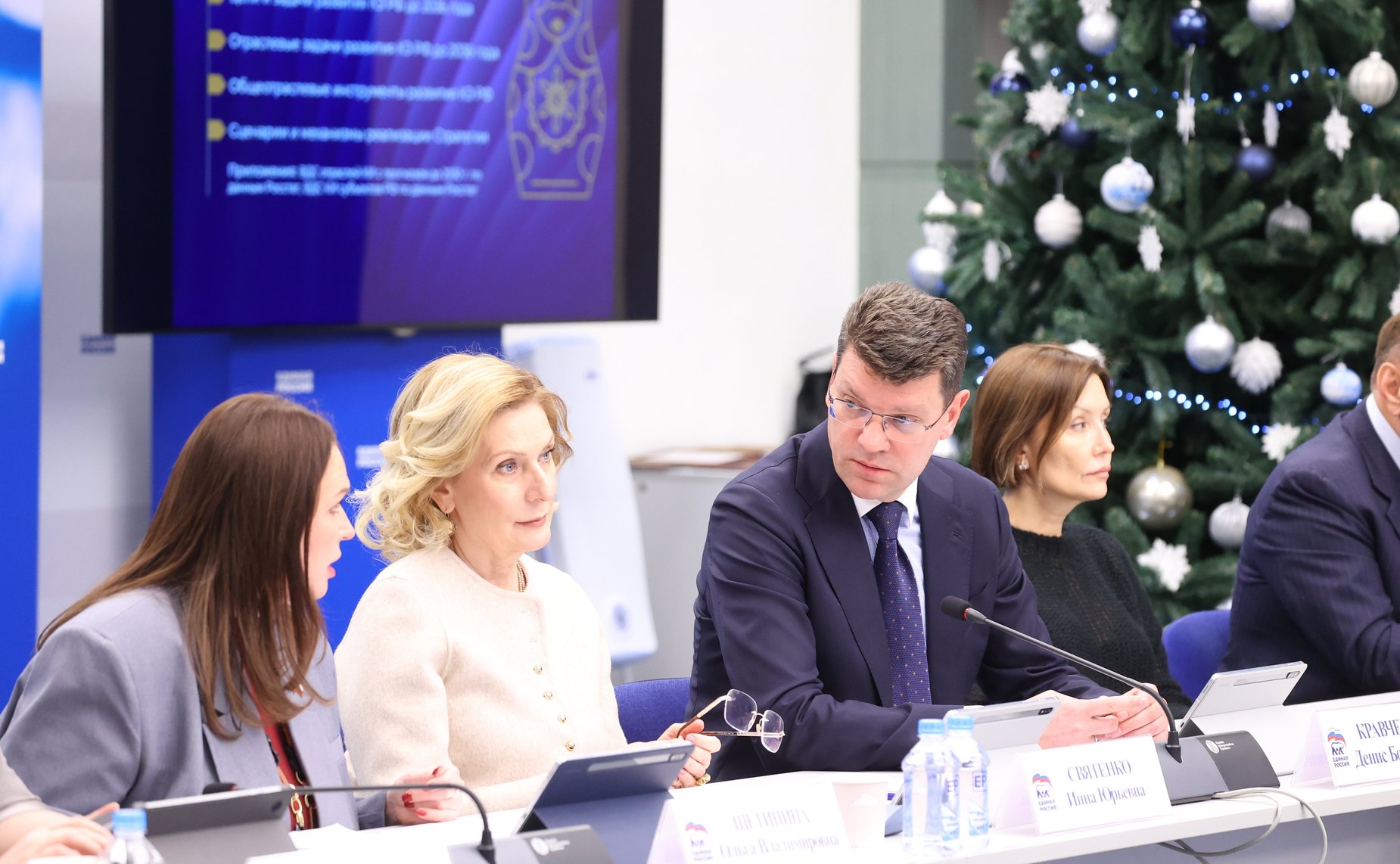 Заседание Комиссии Совета Федерации по развитию креативных (творческих) индустрий и народных художественных промыслов в РФ