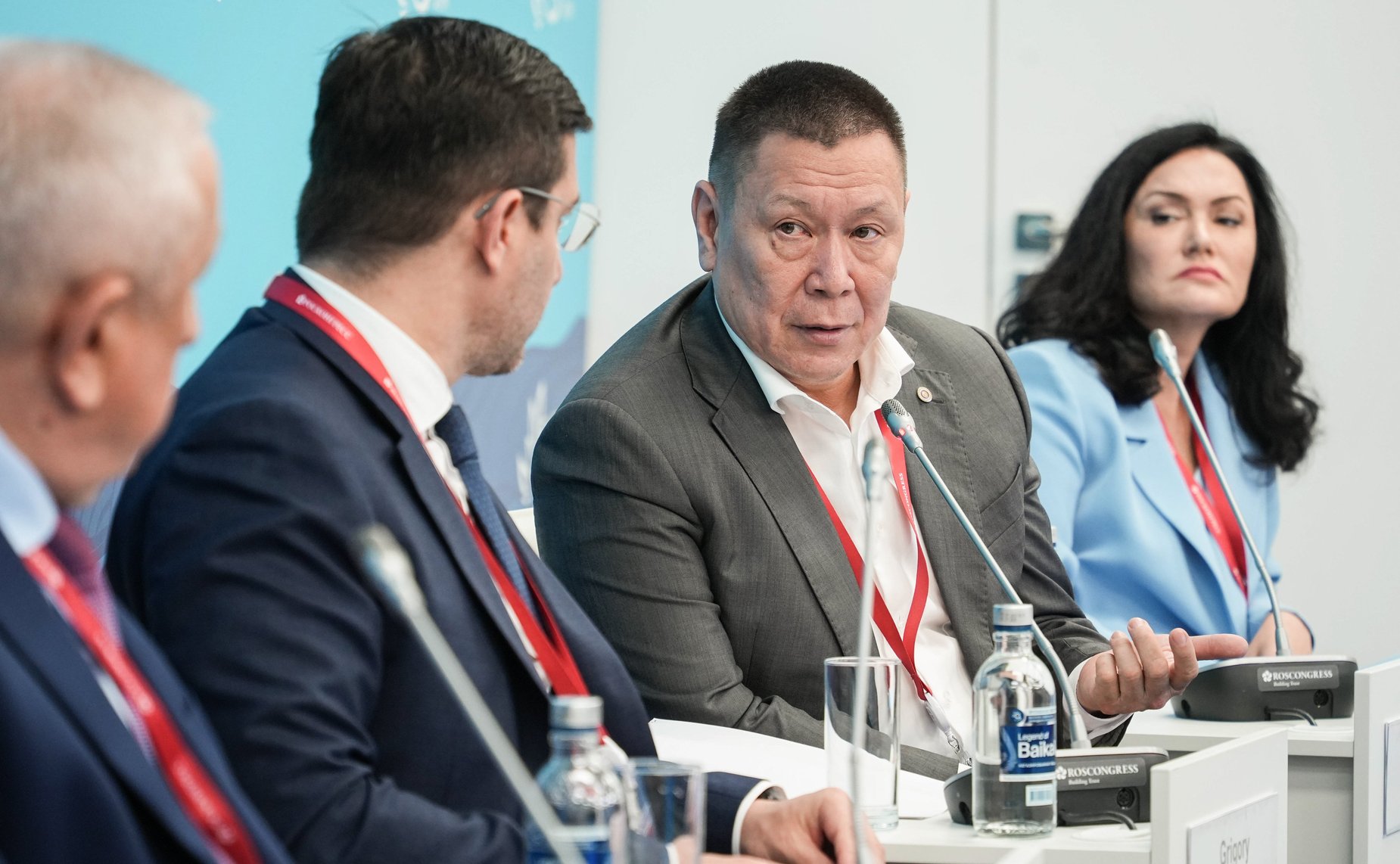 Сессия «Система управления северным завозом: новая реальность». Сенаторы принимают участие в VIII Восточном экономическом форуме