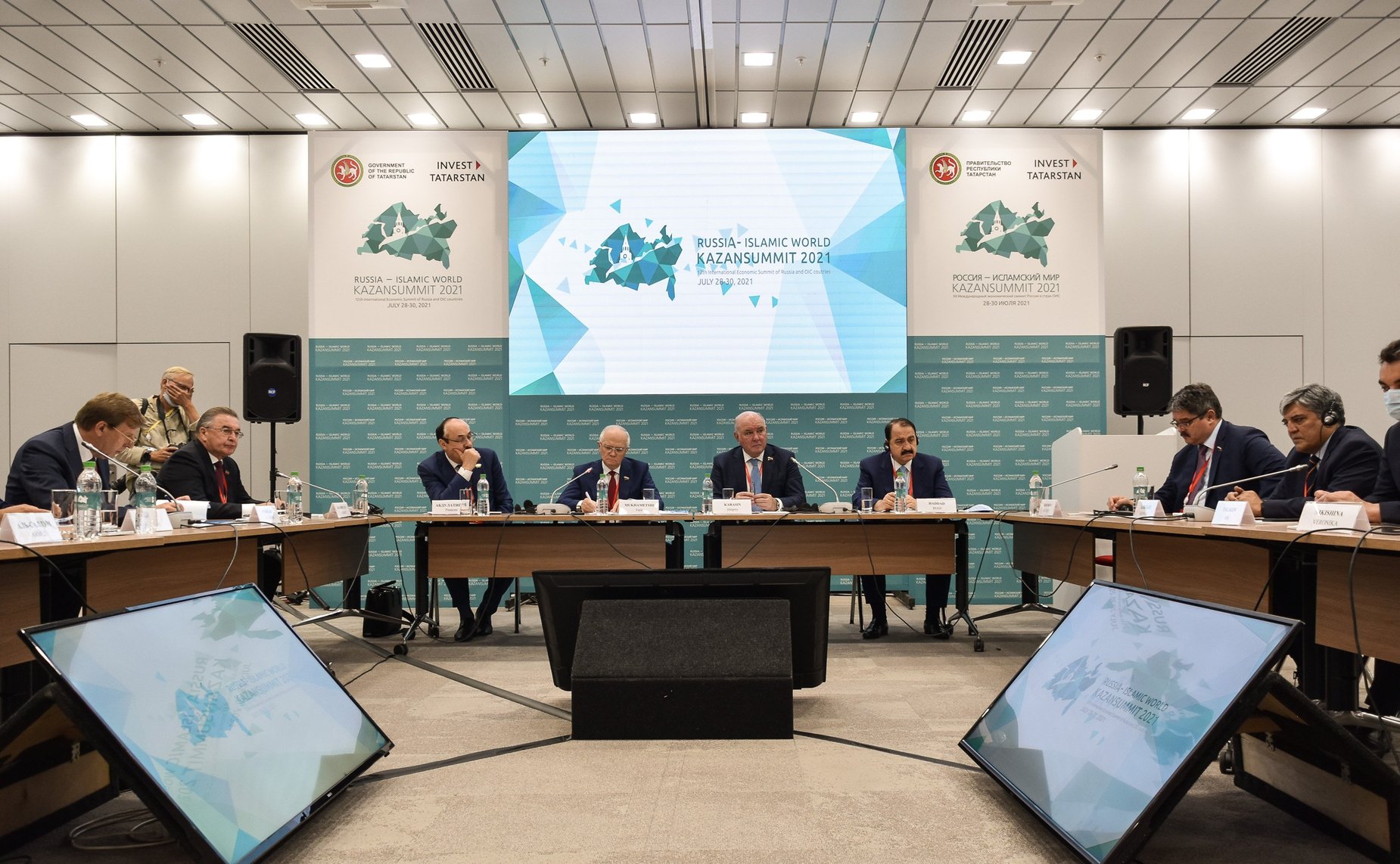 Сенаторы РФ приняли участие в работе «круглого стола» по межрегиональному сотрудничеству в рамках форума «KazanSummit 2021»