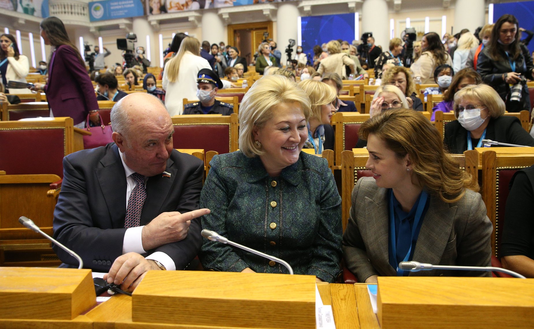 Пленарная сессия Третьего Евразийского женского форума