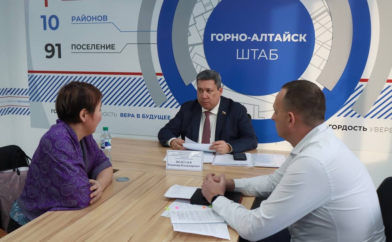 Владимир Полетаев в ходе региональной недели провел ряд встреч, а также прием граждан