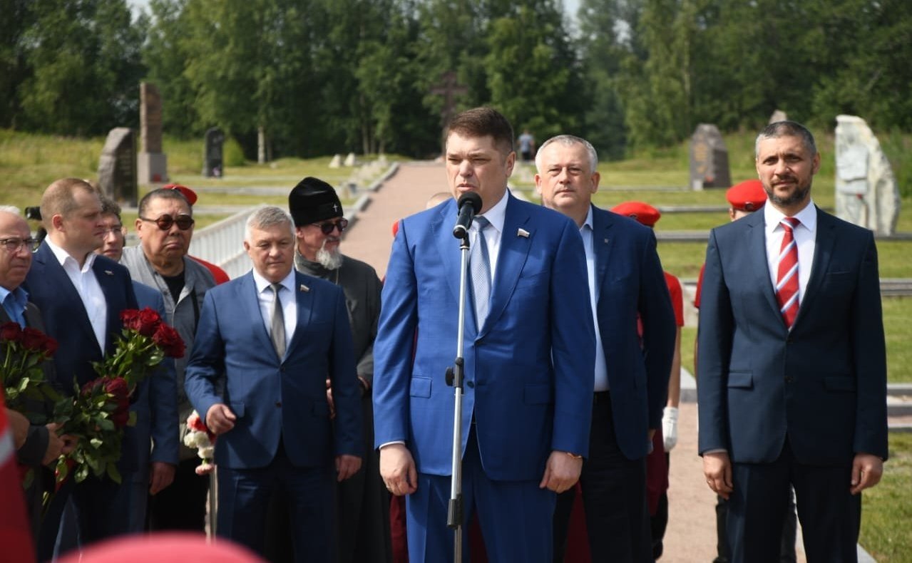 Сергей Михайлов принял участие в торжественном открытии стелы «Вечная память забайкальцам – защитникам Ленинграда» на Невском пятачке