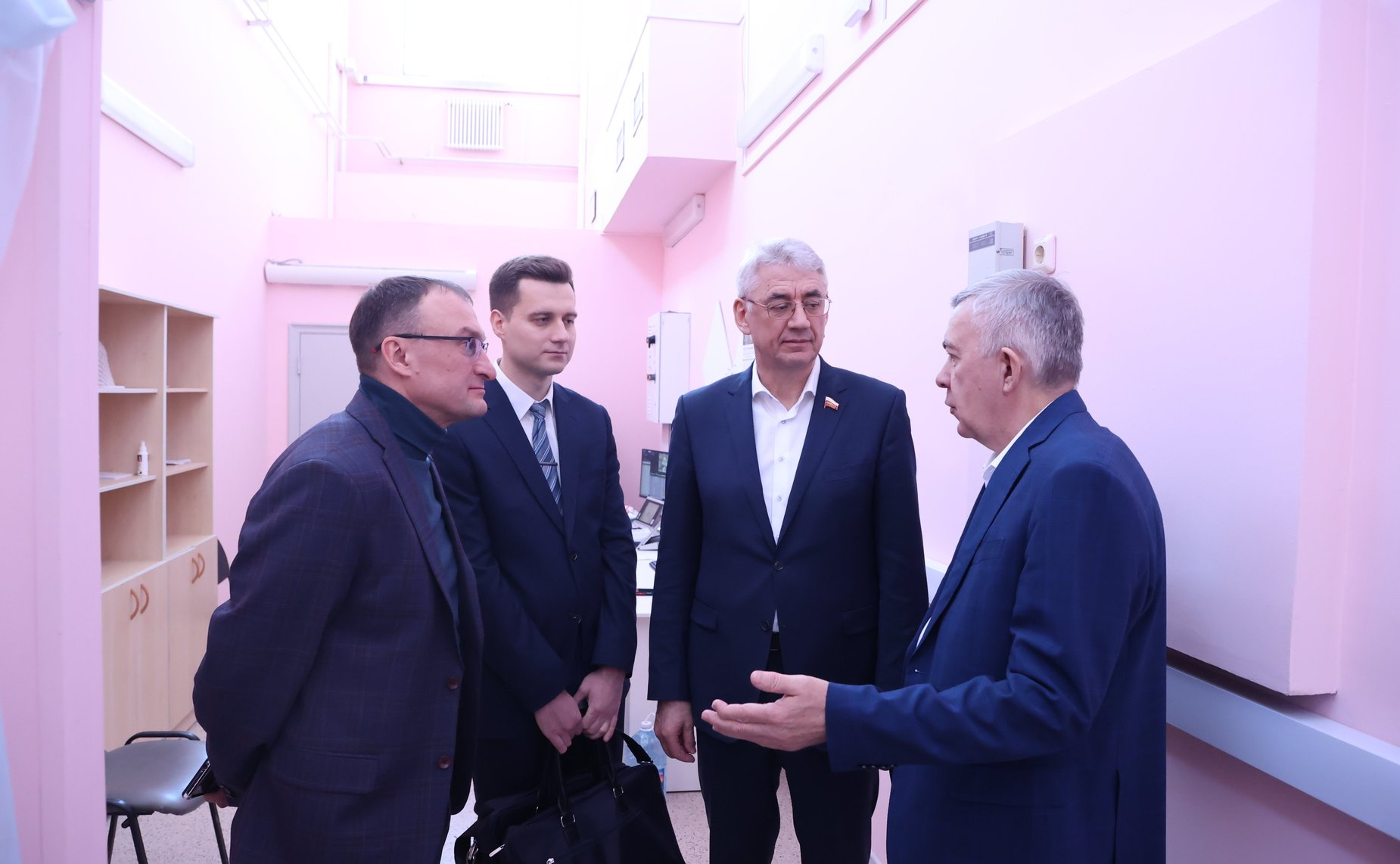 Виктор Калашников посетил краевой клинический центр онкологии в Хабаровске