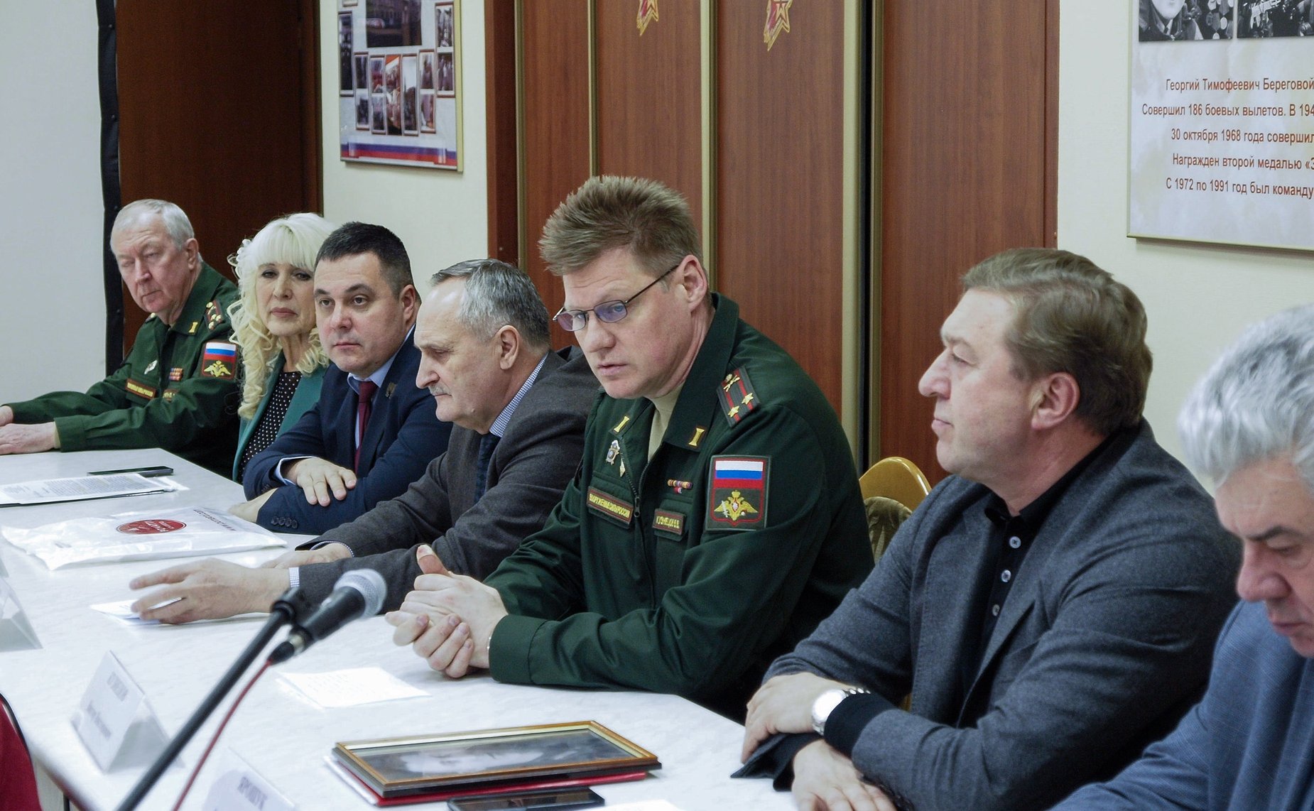 Сенаторы передали родственникам награду героя, пропавшего без вести в годы Великой Отечественной войны