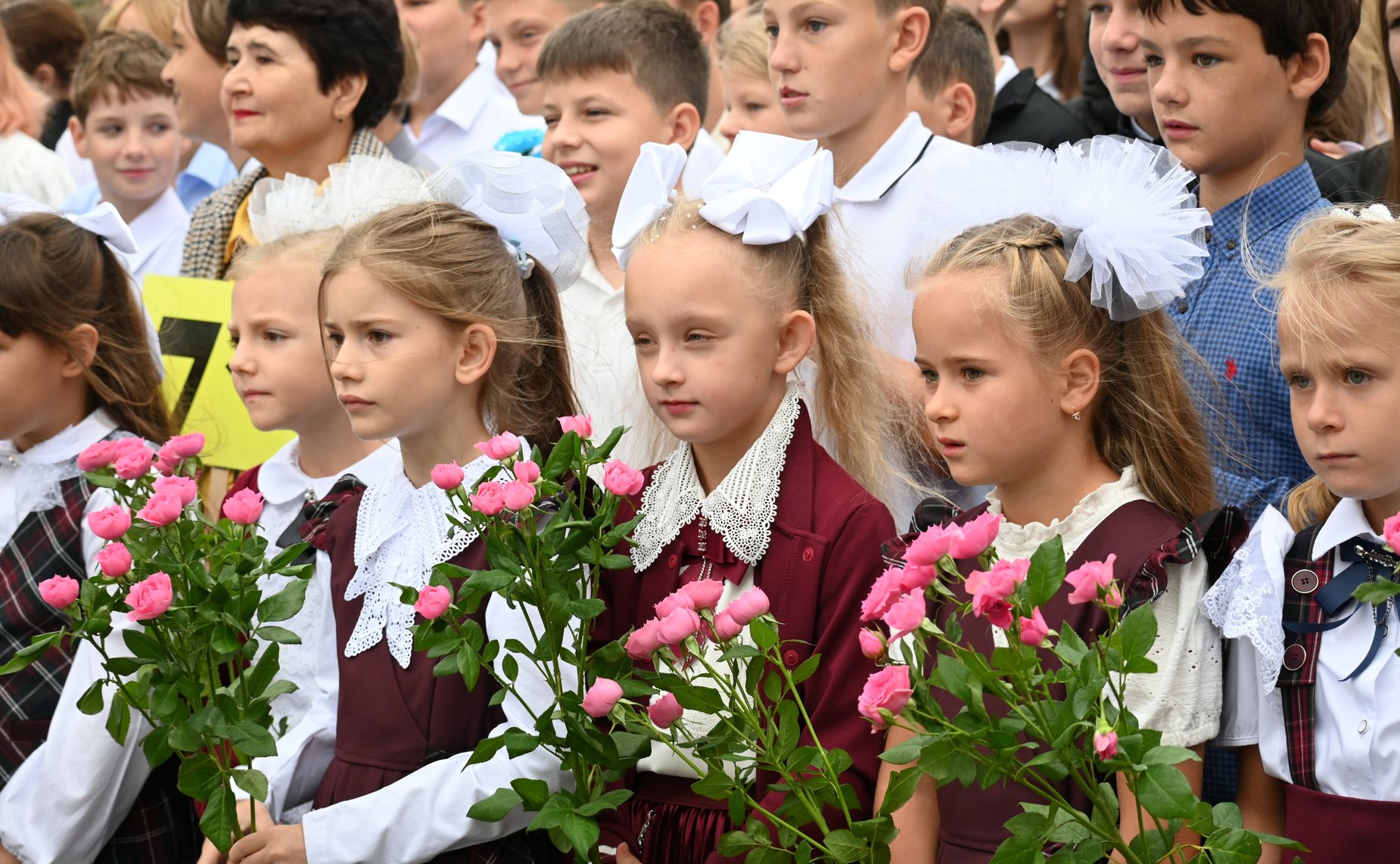 Александр Ролик в День знаний принял участие в торжественной линейке в школе № 39 г. Владивостока