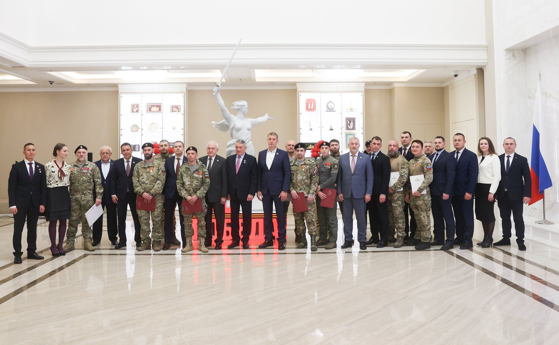 Торжественное награждение военнослужащих в рамках проведения открытия патриотической выставки фотографий военнослужащих Отдельной диверсионной штурмовой бригады «Ветераны»