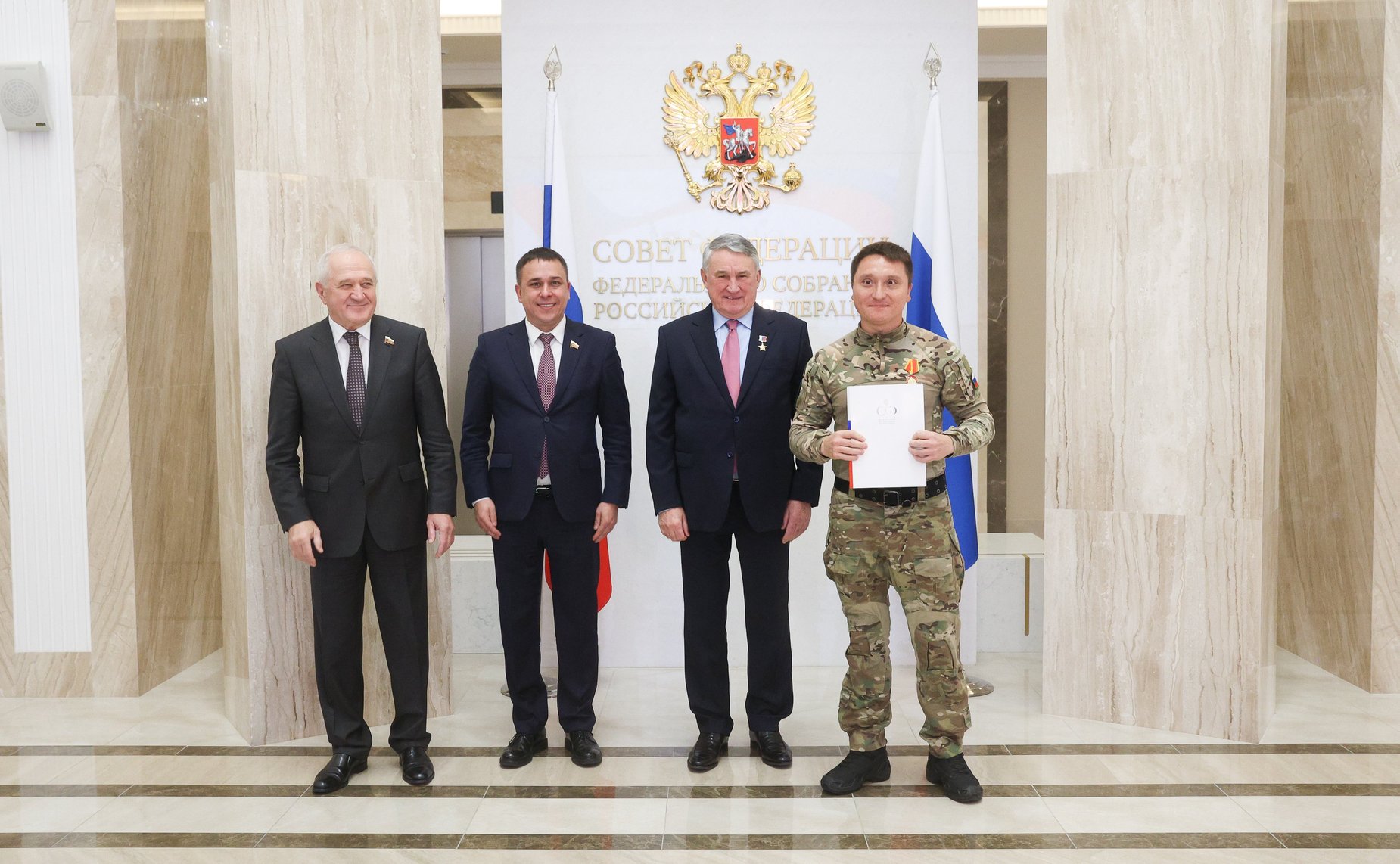 Торжественное награждение военнослужащих в рамках проведения открытия патриотической выставки фотографий военнослужащих Отдельной диверсионной штурмовой бригады «Ветераны»