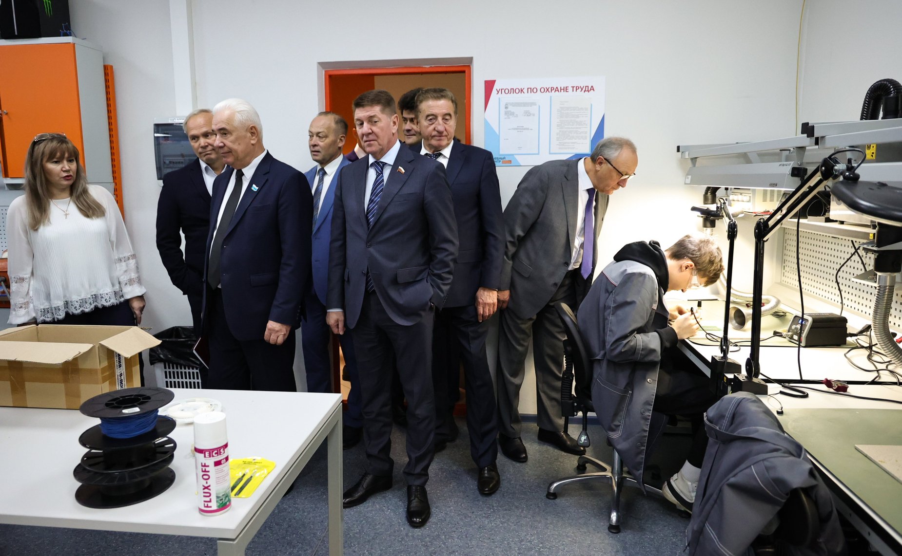 Сенаторы РФ посетили производственные участки и Учебный центр Межрегионального центра компетенций на базе Технопарка «Университетский»