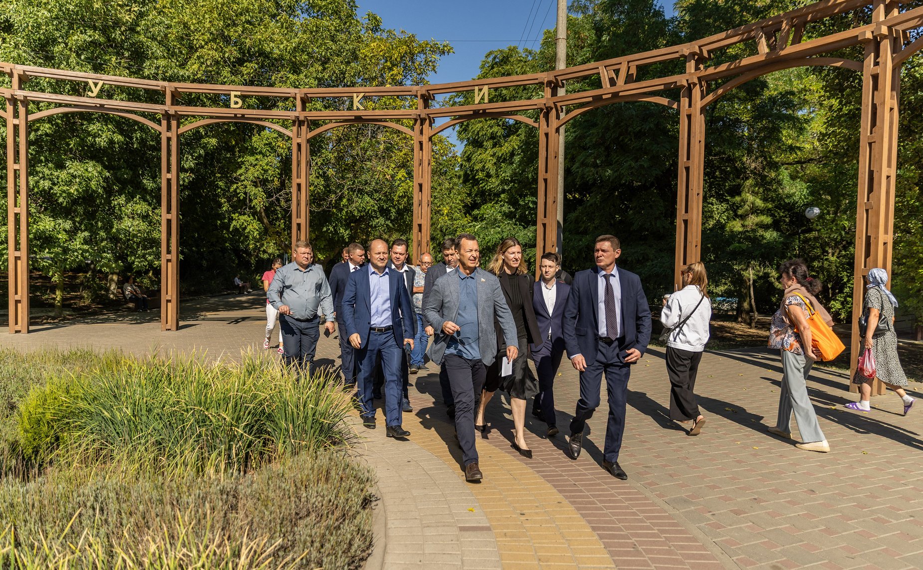 Первый заместитель Председателя СФ Андрей Яцкин в рамках рабочей поездки в Ростовскую область осмотрел объекты социальной и транспортной инфраструктуры, включенные в программу комплексного развития г. Таганрога