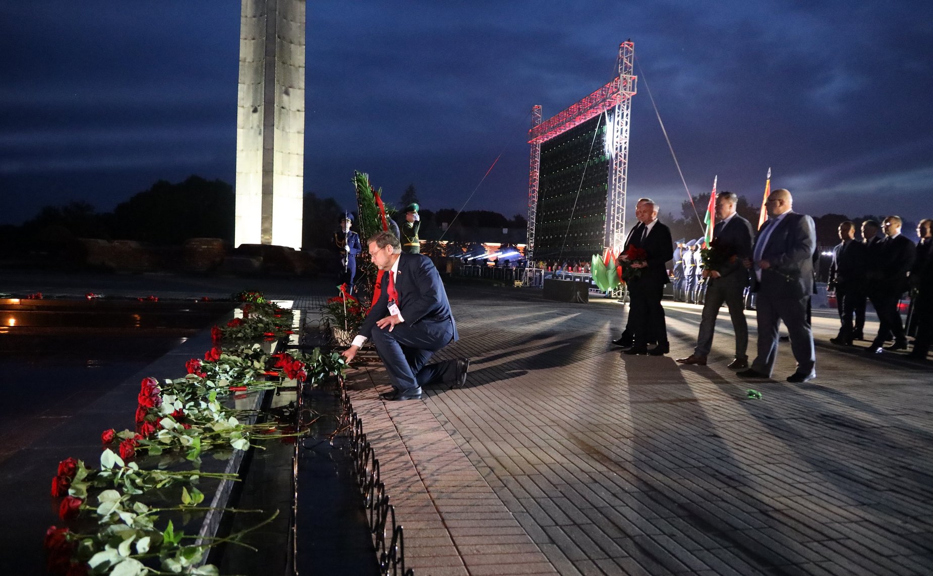 В память о событиях Великой Отечественной войны в ночь на 22 июня прошел митинг-реквием, в котором участвовали как школьники, прибывшие на «Поезде Памяти»