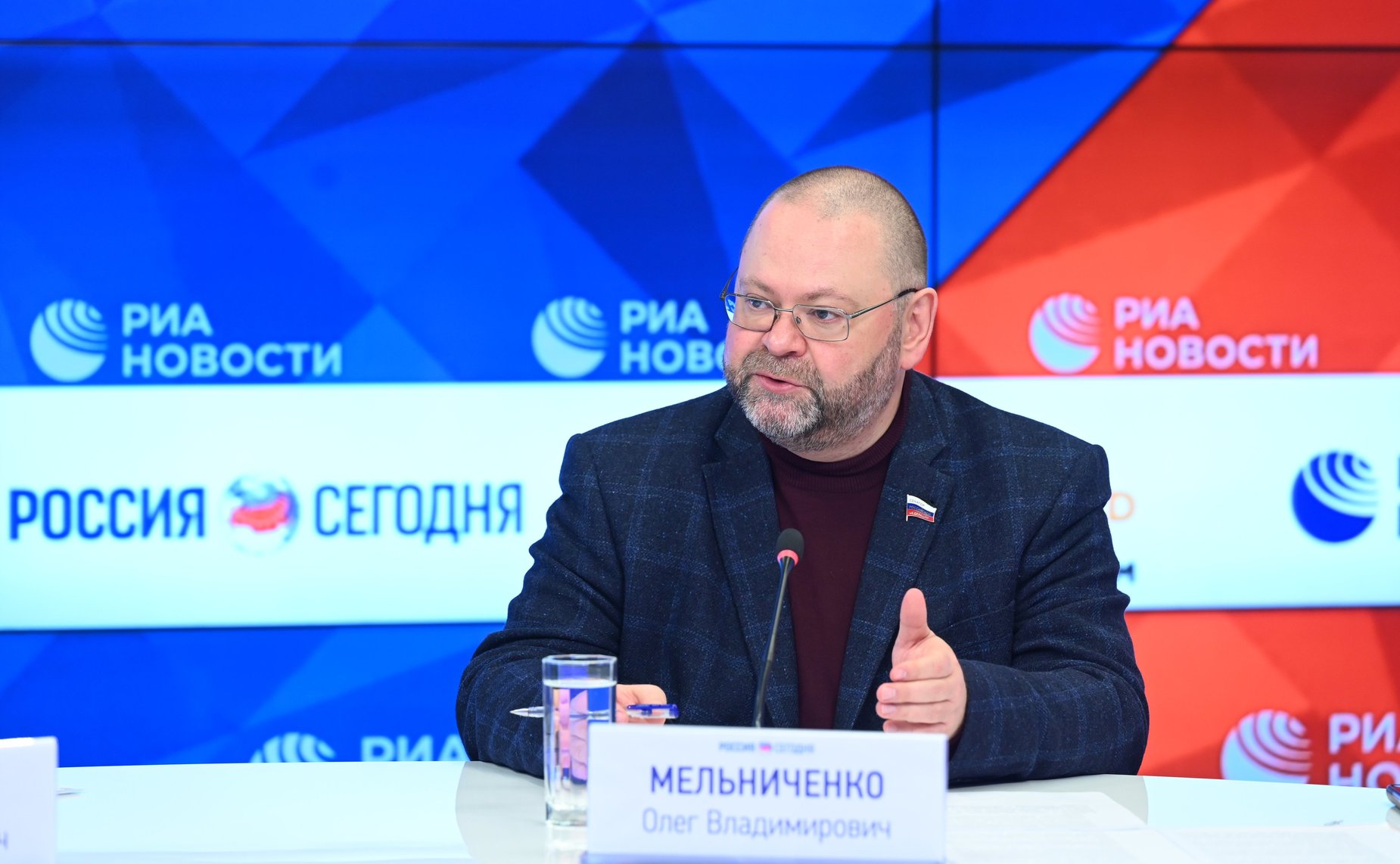 Онлайн-брифинг руководителя рабочей группы по мониторингу признаков вмешательства в суверенные дела РФ в период подготовки проведения выборов в Государственную Думу в 2021 году Олега Мельниченко