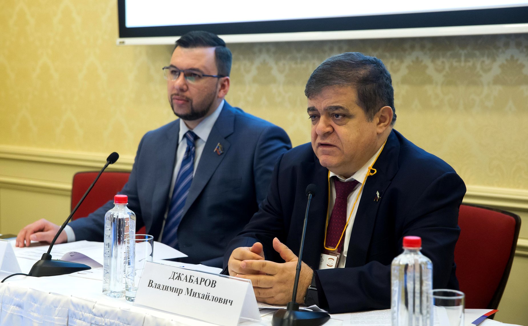 В. Джабаров ведет заседание секции №1 «Русский мир и проблемы фальсификации истории Второй мировой войны»