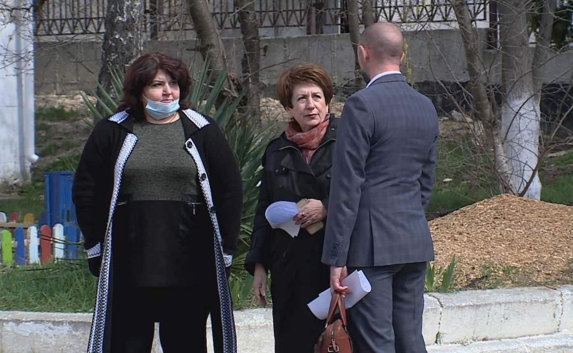 Екатерина Алтабаева в ходе работы в регионе посетила школу-интернат №6, где приняла участие в церемонии начала строительно-монтажных работ