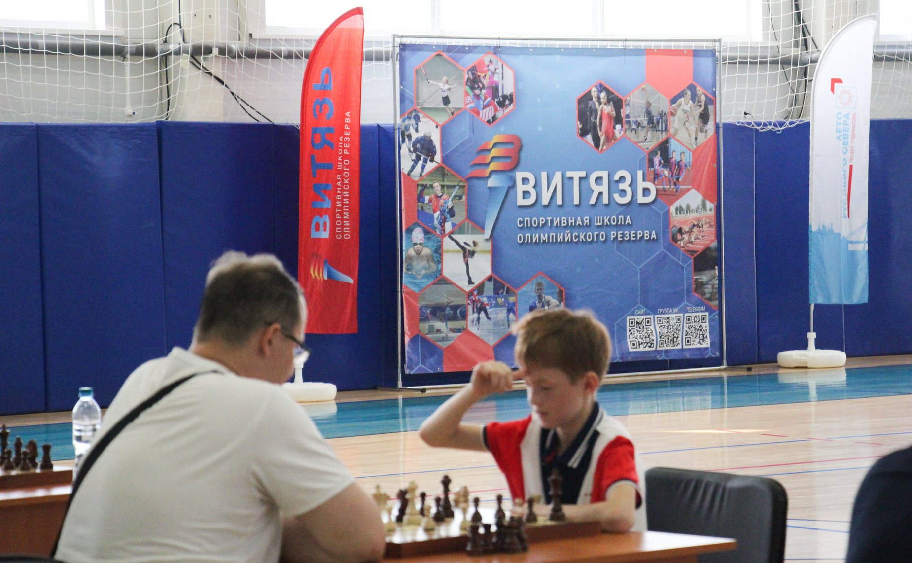 Сенаторы посетили спортивную школу олимпийского резерва «Витязь» и провели сеанс одновременной игры по шахматам
