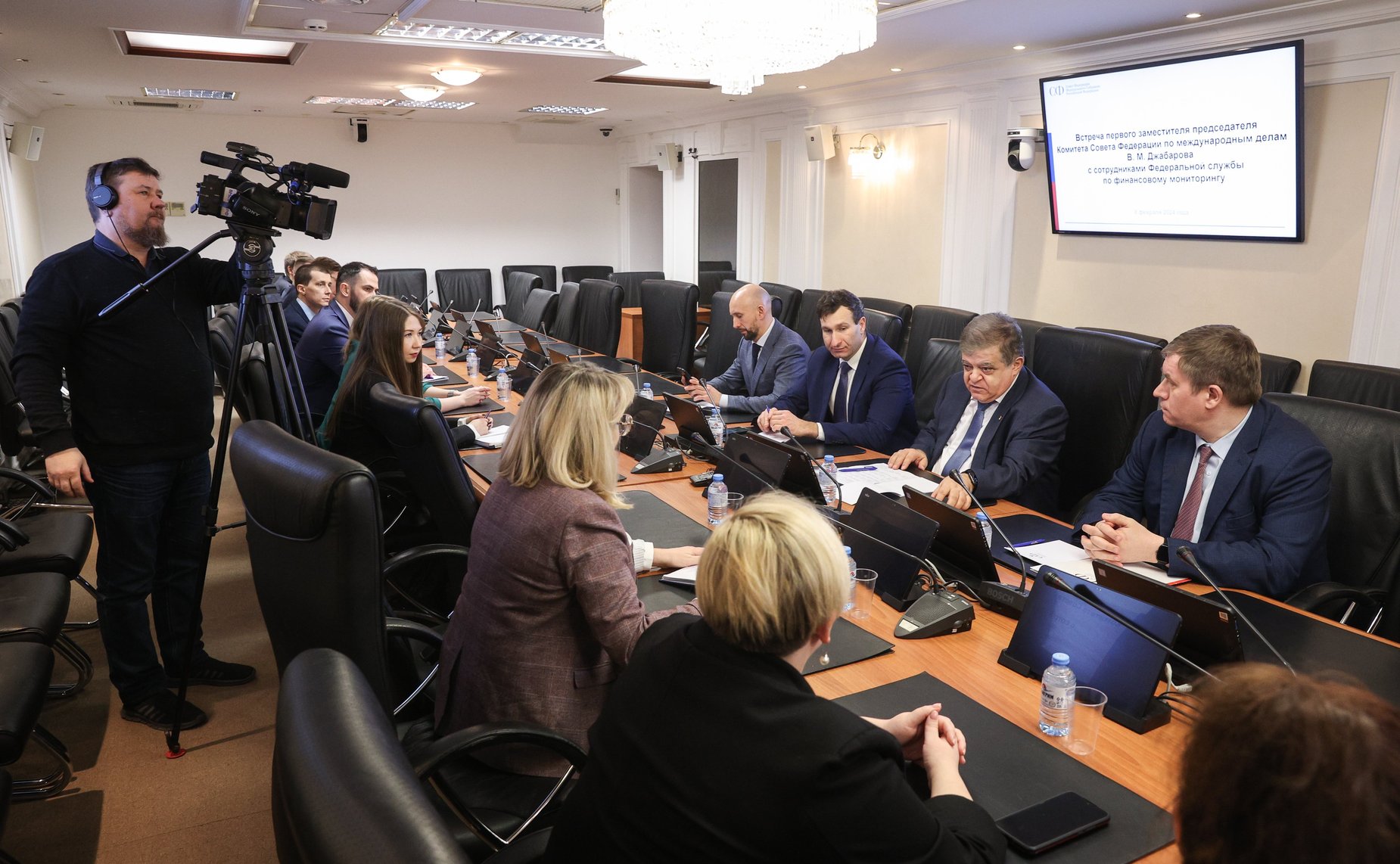 Владимир Джабаров провел встречу с сотрудниками Росфинмониторинга