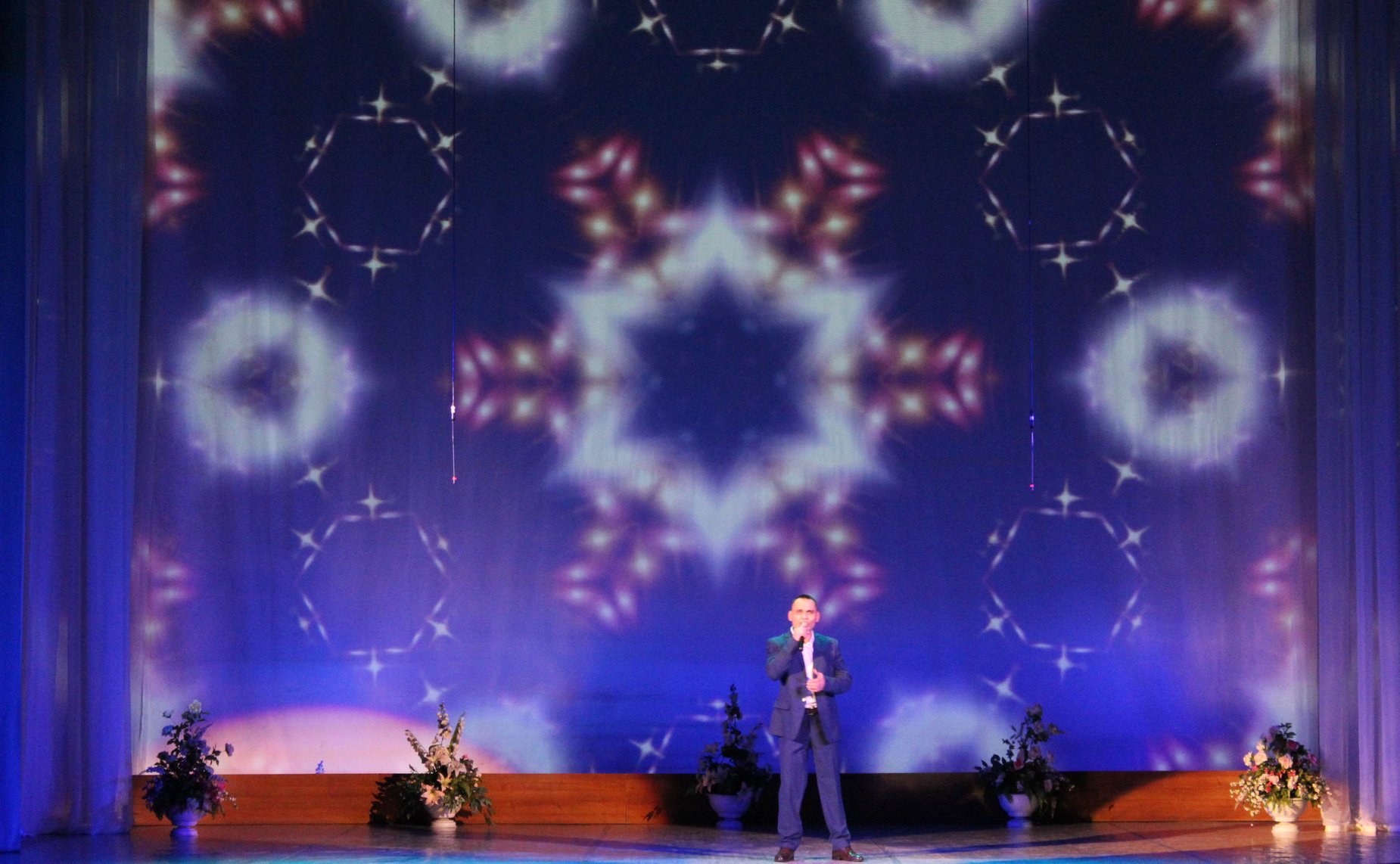 В Йошкар-Оле, на сцене ДК им. В.И.Ленина прошел красочный и колоритный Праздник национальных культур