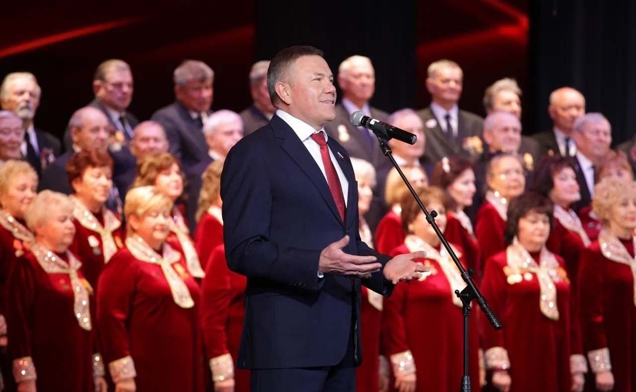 Олег Кувшинников поздравил с полувековым юбилеем хор ветеранов города Череповца