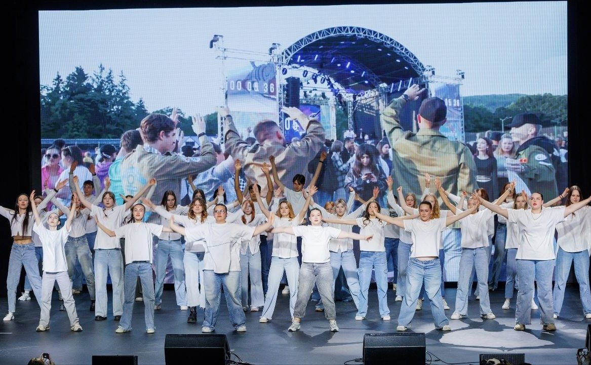 Андрей Хапочкин поздравил молодежь с Днем Российских студенческих отрядов