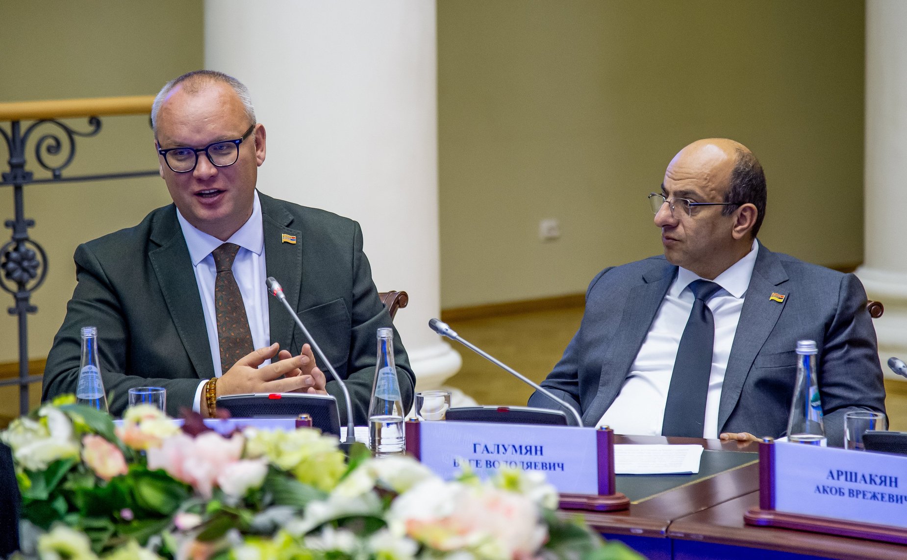 Заместитель Председателя Совета Федерации Юрий Воробьев и заместитель Председателя Национального Собрания Республики Армения Акоб Аршакян провели встречу в Санкт-Петербурге