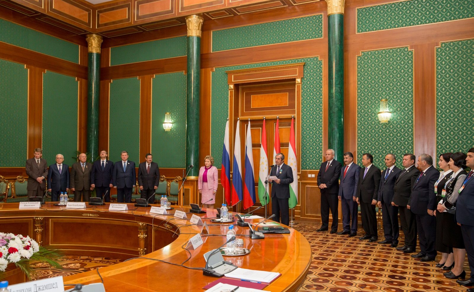 Валентина Матвиенко вручила Председателю Маджлиси милли Махмадсаиду Убайдуллоеву орден Дружбы