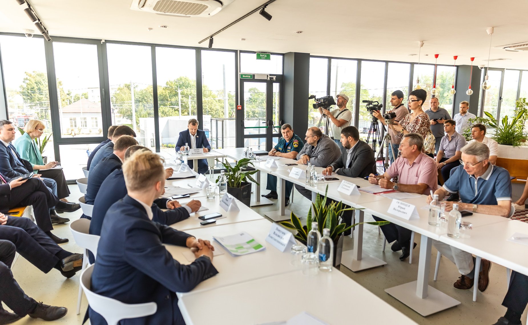 Первый заместитель Председателя СФ Андрей Яцкин в рамках рабочей поездки в Ростовскую область осмотрел объекты социальной и транспортной инфраструктуры и провел заседания рабочей группы по вопросам комплексного развития г. Таганрога