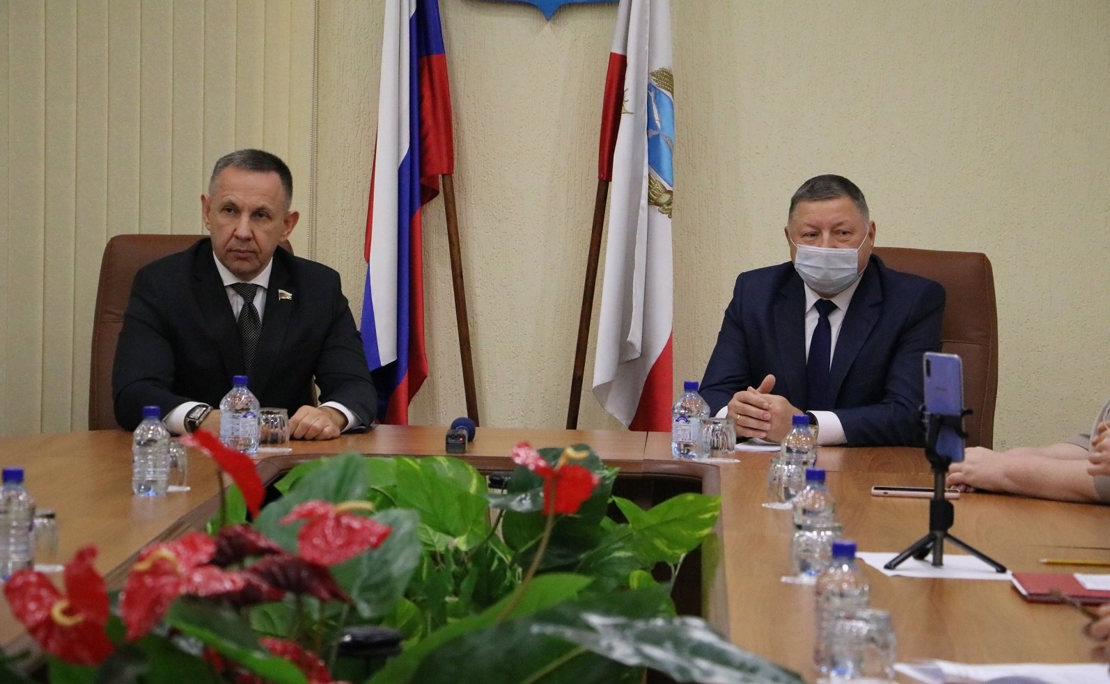 Сенатор РФ Олег Алексеев и председатель Саратовской областной Думы Александр Романов