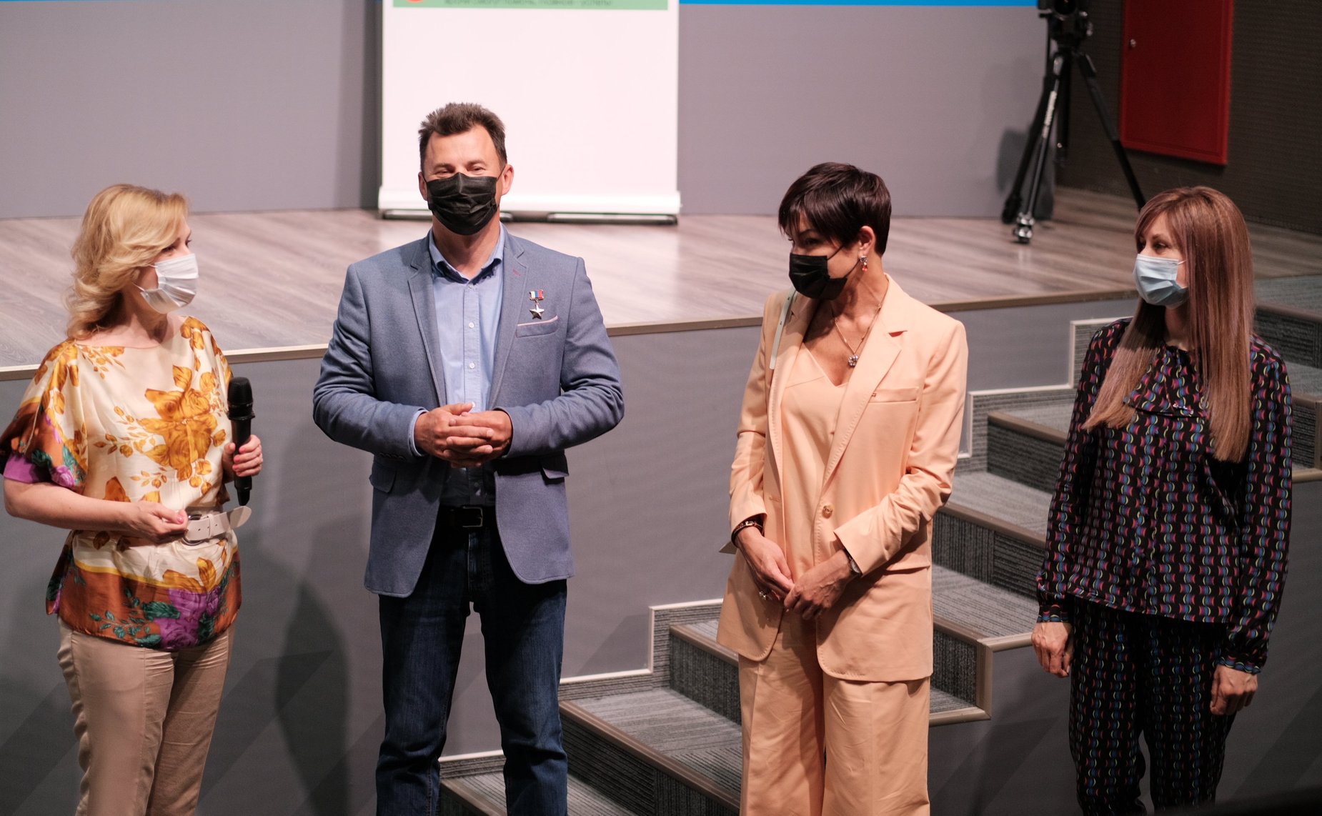 Инна Святенко приняла участие во встрече московских волонтеров с Героем России, депутатом Государственной Думы, лётчиком-космонавтом Романом Романенко