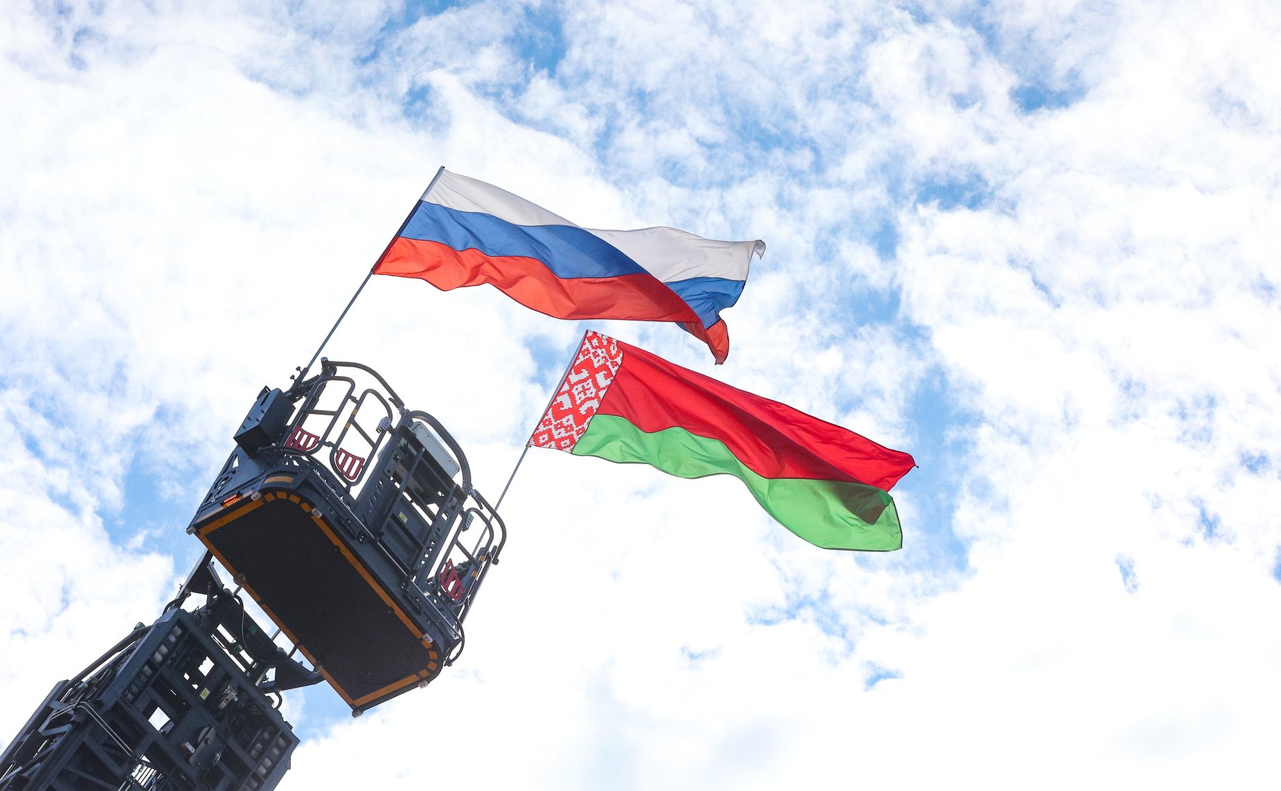 Валентина Матвиенко и Наталья Кочанова ознакомились с экспозицией выставки-ярмарки регионов России и Беларуси