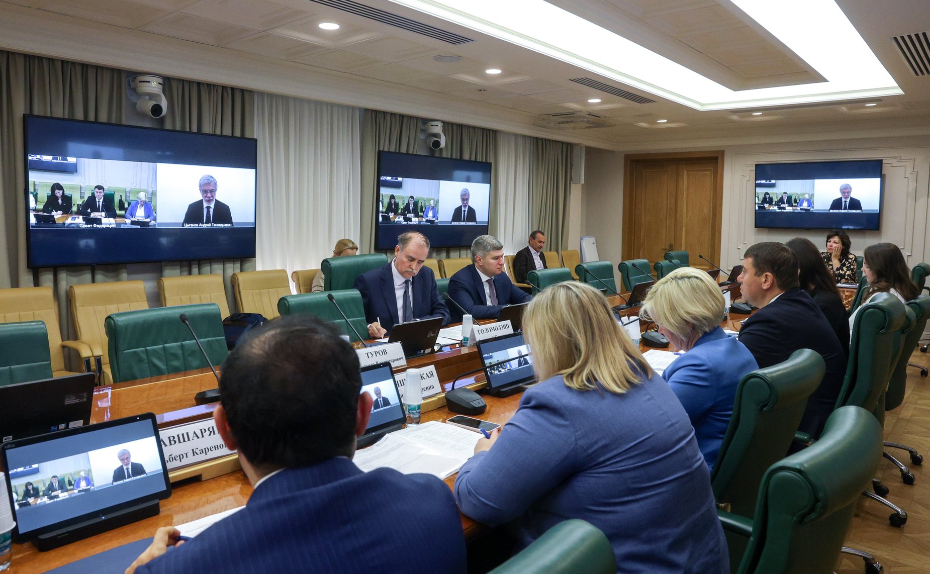 Круглый стол Комитета Совета Федерации по экономической политике совместно с Комитетом Совета Федерации по международным делам «Вопросы применения и совершенствования антимонопольного законодательства РФ в условиях санкционного давления»