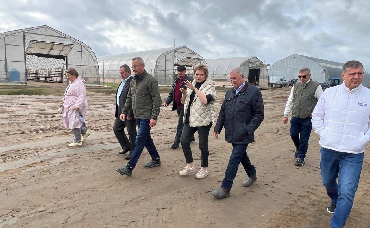 Анатолий Артамонов в селе Пеневичи Хвастовичского района Калужской области принял участие в торжественном открытии нового современного животноводческого комплекса