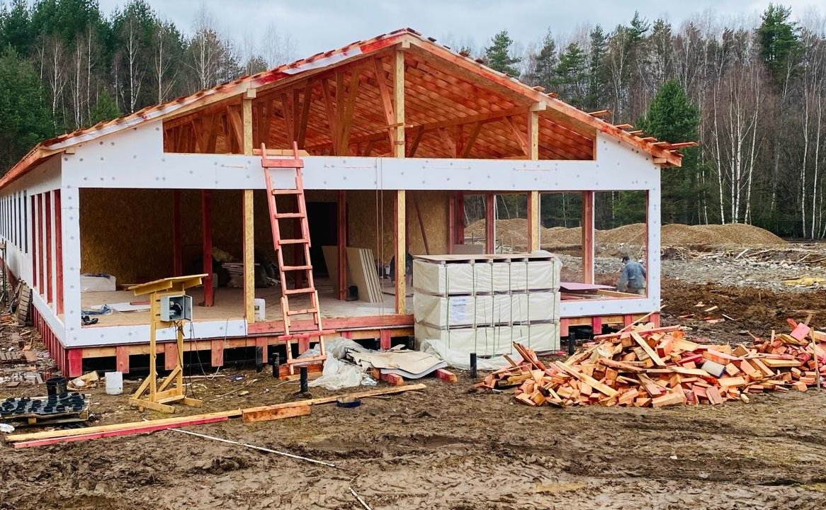 Наталия Косихина и Александр Русаков в ходе поездки в регион проверили ход строительства быстровозводимых корпусов и благоустройства территории в детском оздоровительно-образовательном центре имени А. Матросова