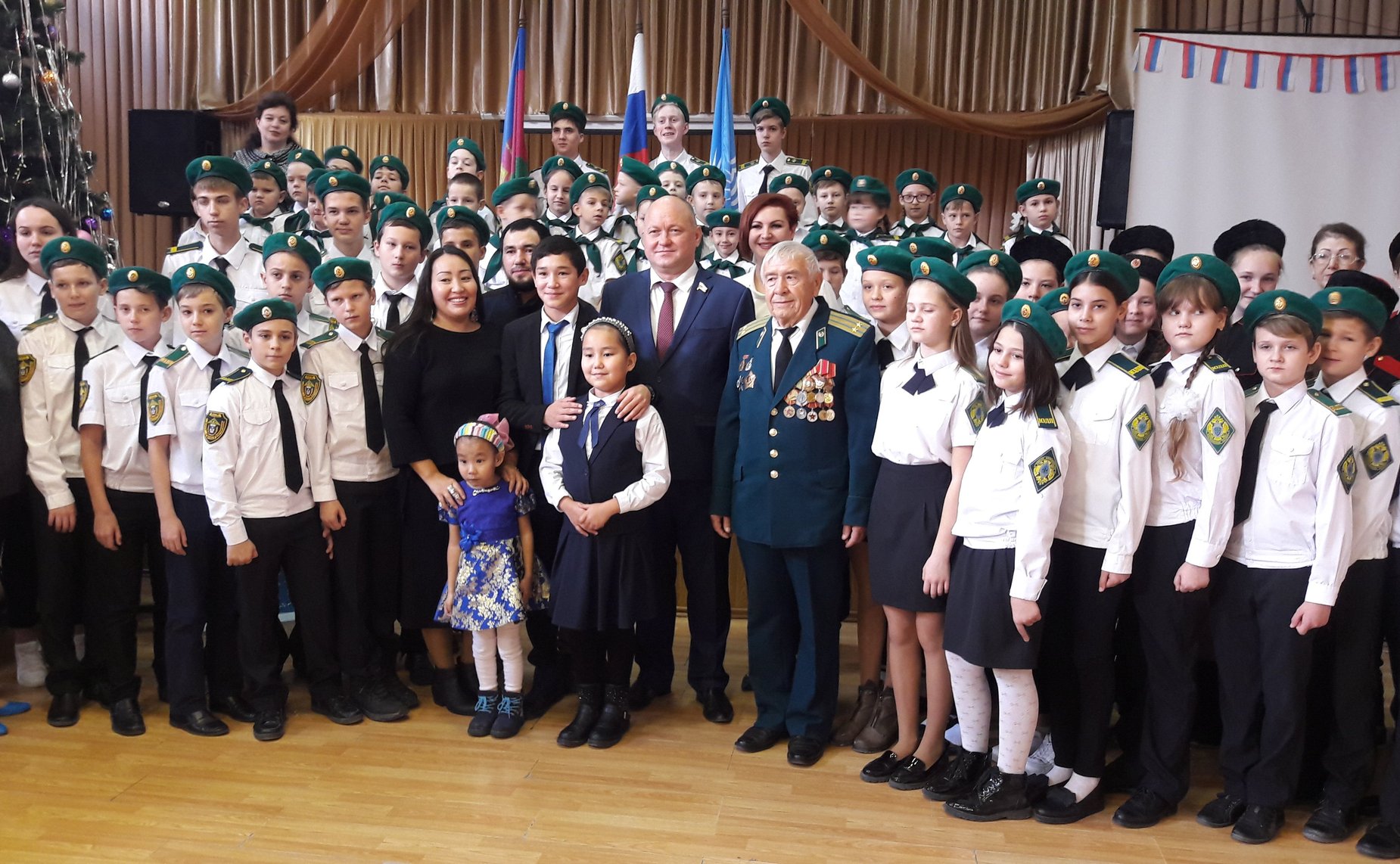 Алексей Кондратенко принял участие в церемонии награждения школьника из Геленджика Руслана Мекюрдянова медалью Общероссийской общественной организации «Российский союз спасателей» «За мужество в спасении»