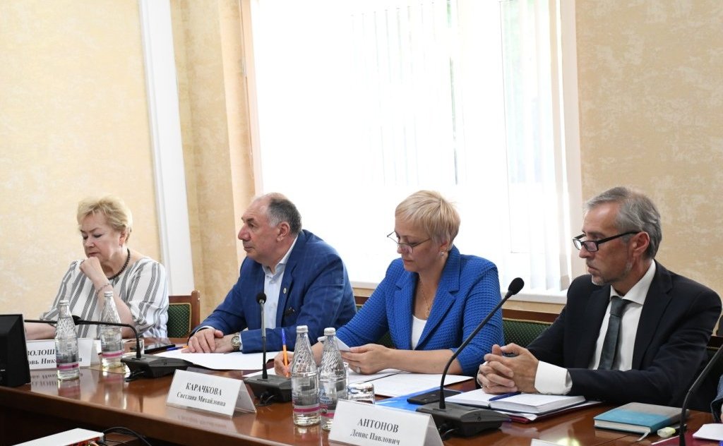 Заместитель председателя Комитета СФ по социальной политике Мохмад Ахмадов провел выездное совещание по вопросу мониторинга реализации положений Федерального закона, направленного на гармонизацию законодательства о спорте