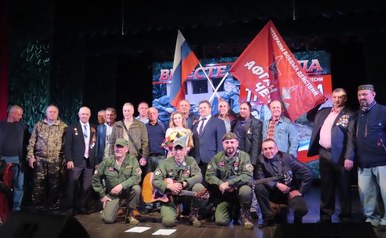 В рамках проекта «Вместе мы сила» состоялось выступление сенатора Ирины Кожановой и ансамбля патриотической песни «Трассера» в городе Сафоново Смоленской области