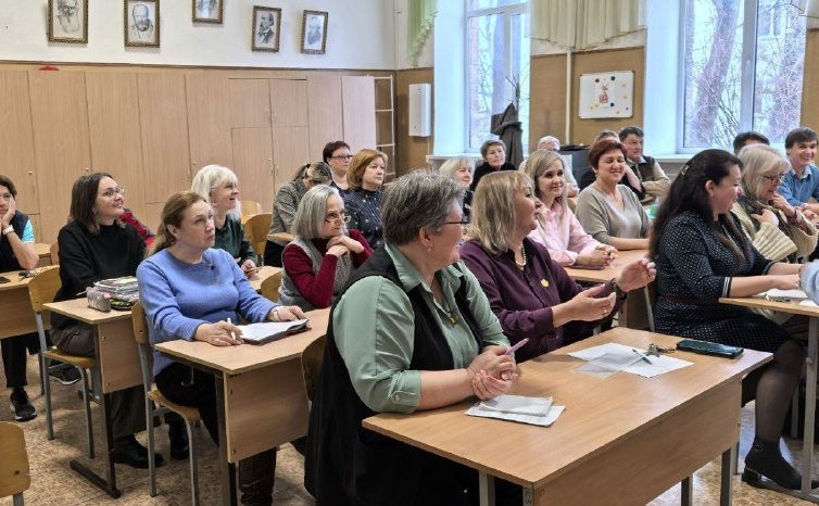 Екатерина Алтабаева поздравила старейшую школу Севастополя с юбилеем