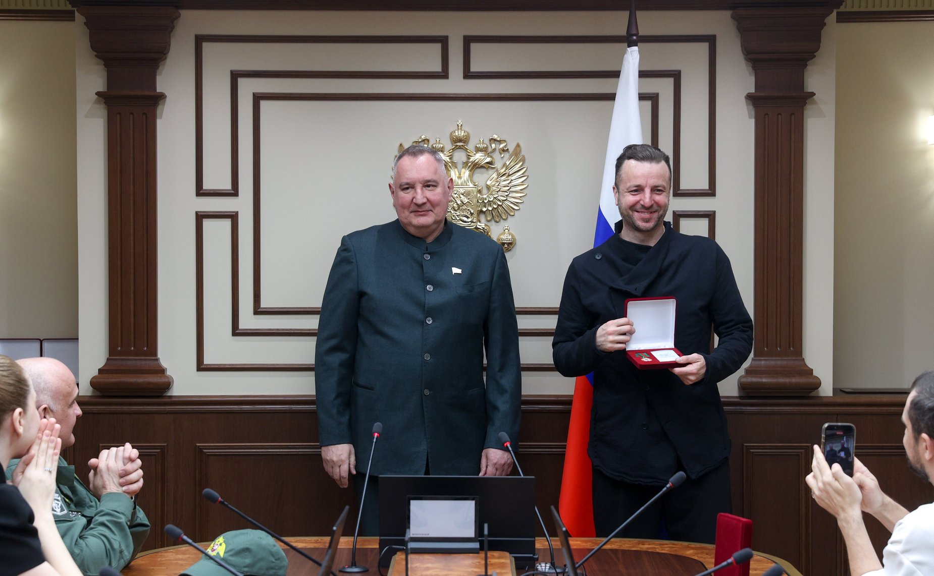 Церемония награждения медалью ордена «За заслуги перед Запорожской областью» съемочной группы художественного фильма «СВОИ. Баллада о войне» и музыкального коллектива «Звездный десант»