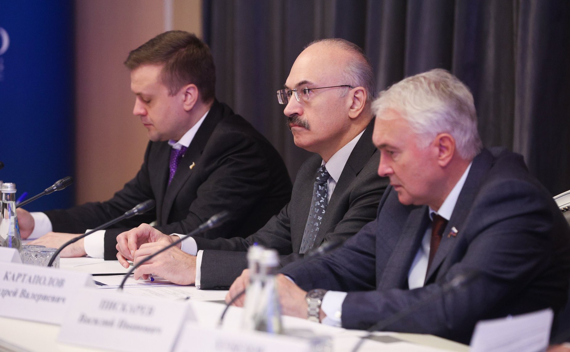 Заседание парламентской комиссии по расследованию обстоятельств, связанных с созданием американскими специалистами биологических лабораторий на территории Украины