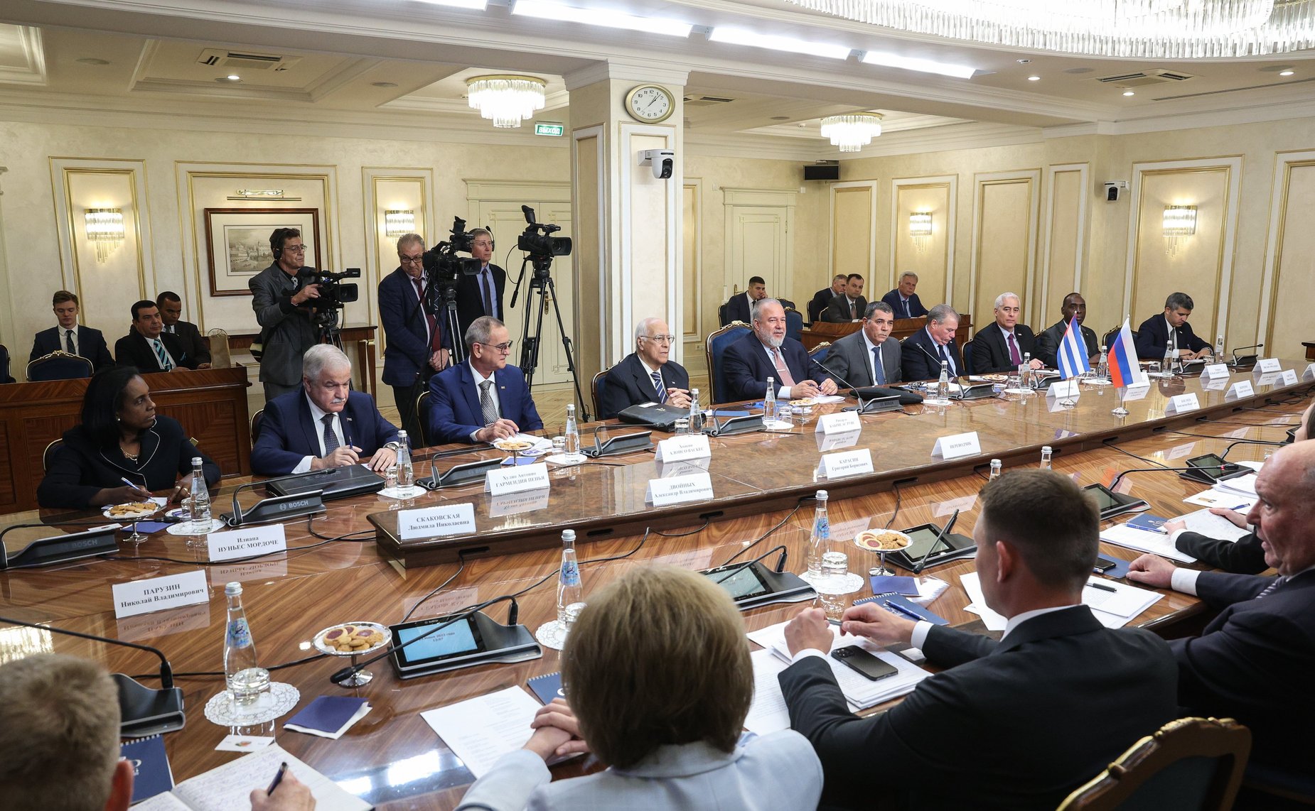 Валентина Матвиенко провела встречу с Премьер-министром Республики Куба Мануэлем Марреро Крусом