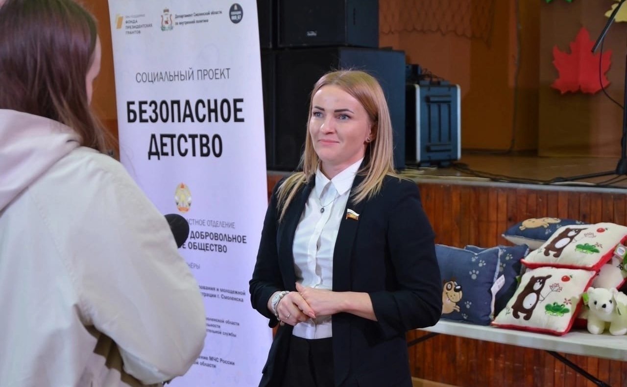 Ирина Кожанова приняла участие в торжественной церемонии награждения победителей городского конкурса рисунков в рамках проекта «Безопасное детство»