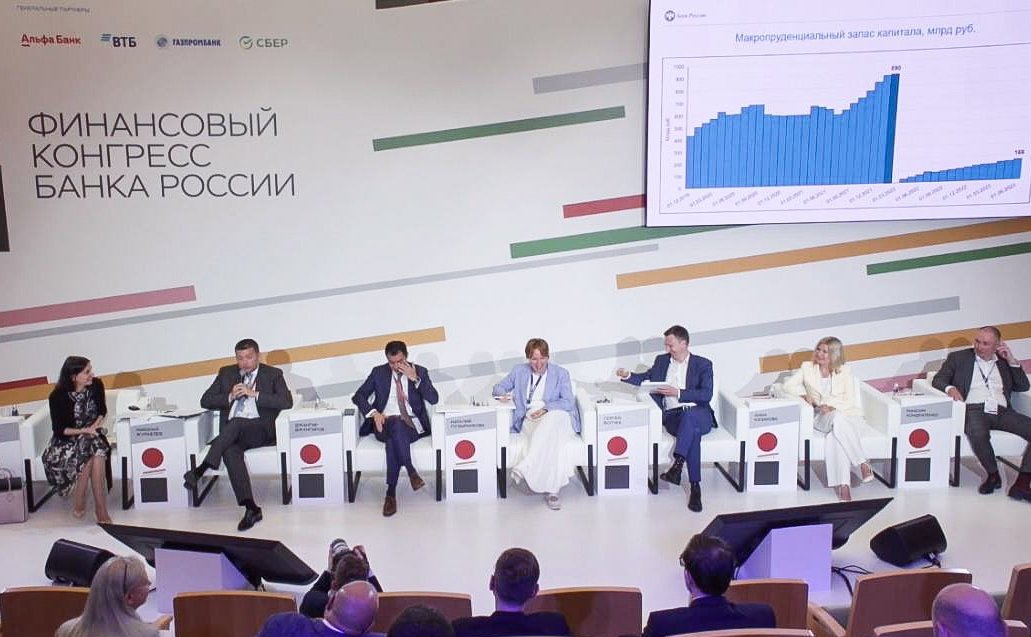 Заместитель Председателя Совета Федерации Николай Журавлев принял участие в работе проходящего в Санкт-Петербурге Финансового конгресса Банка России