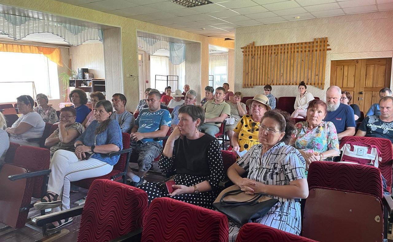 Татьяна Гигель в ходе рабочей командировки по региону приняла участие во встречах с жителями Чойского района — сел Уймень, Веселая Сейка и Каракокша