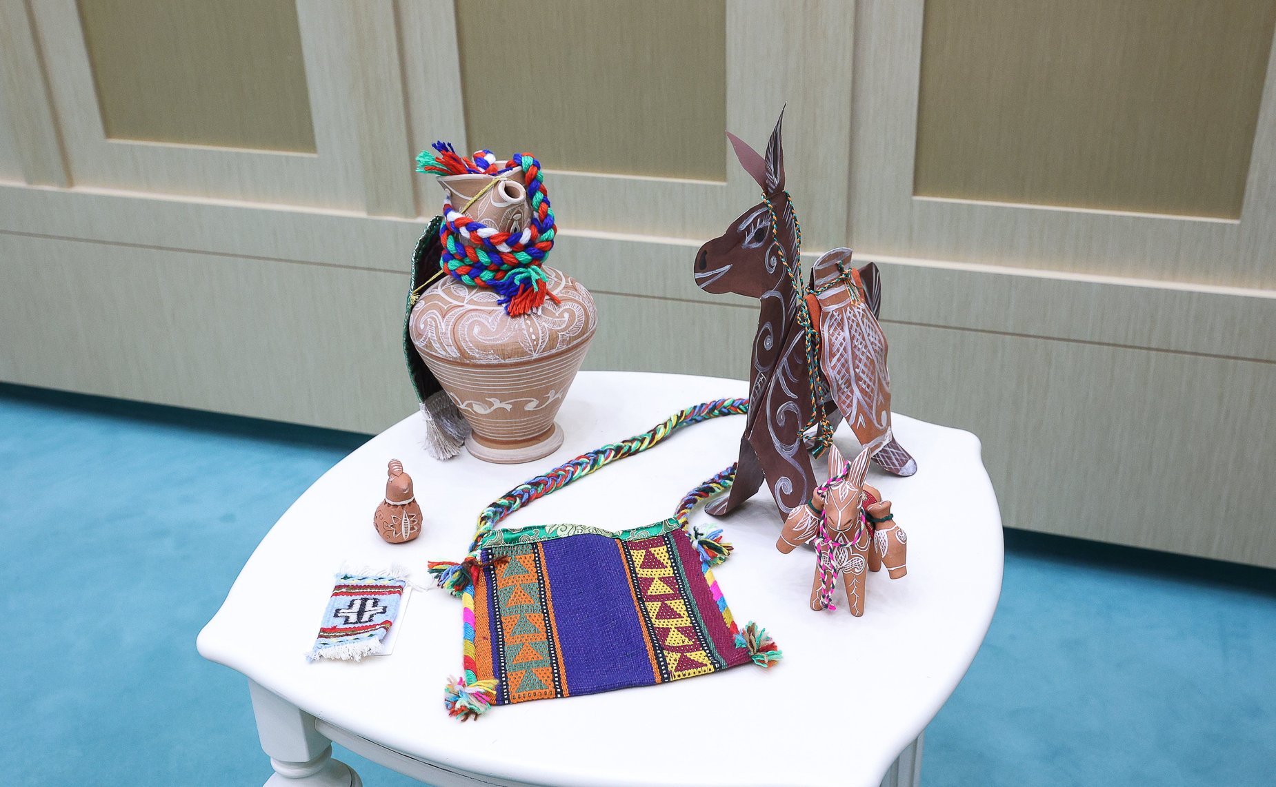 Валентина Матвиенко встретилась с детьми-участниками выставки художественных промыслов, прошедшей в рамках IX Парламентского форума «Историко-культурное наследие России»