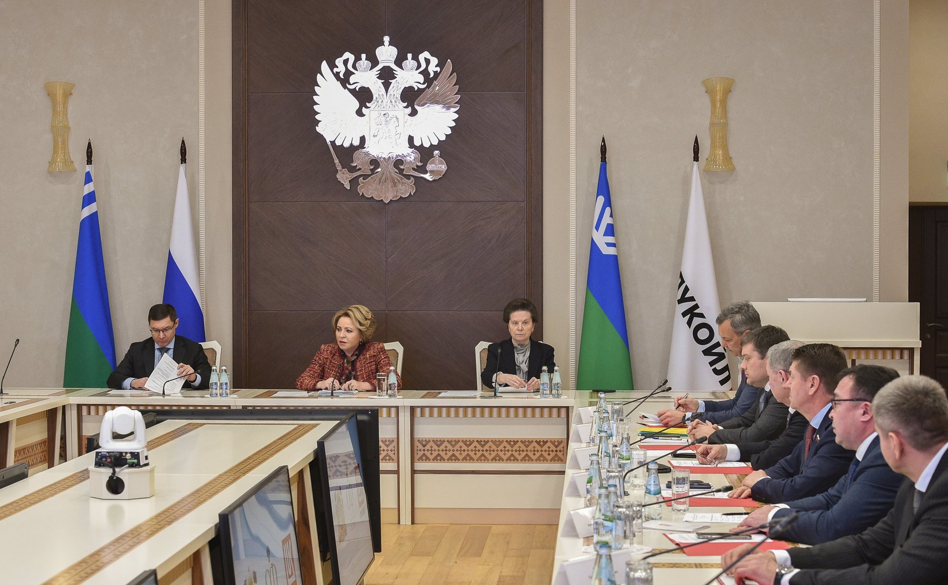 В ходе рабочей поездки в Ханты-Мансийский автономный округ – Югру Валентина Матвиенко провела совещание по вопросам деятельности ПАО «Лукойл» в Ханты-Мансийском автономном округе — Югре