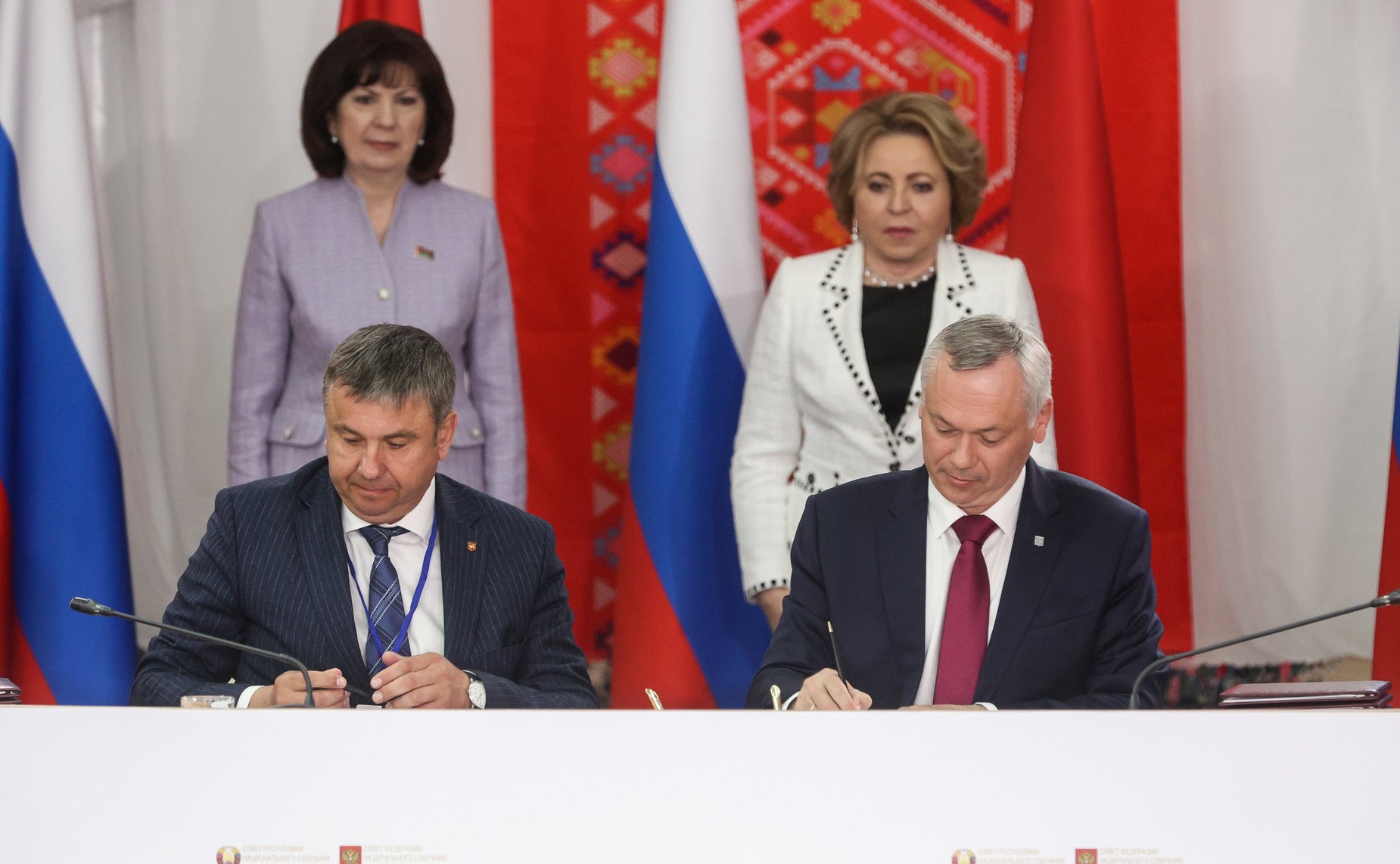 Подписание документов о сотрудничестве между исполнительными и законодательными органами власти, областными исполнительными комитетами, областными советами депутатов Республики Беларусь, а также организациями двух стран