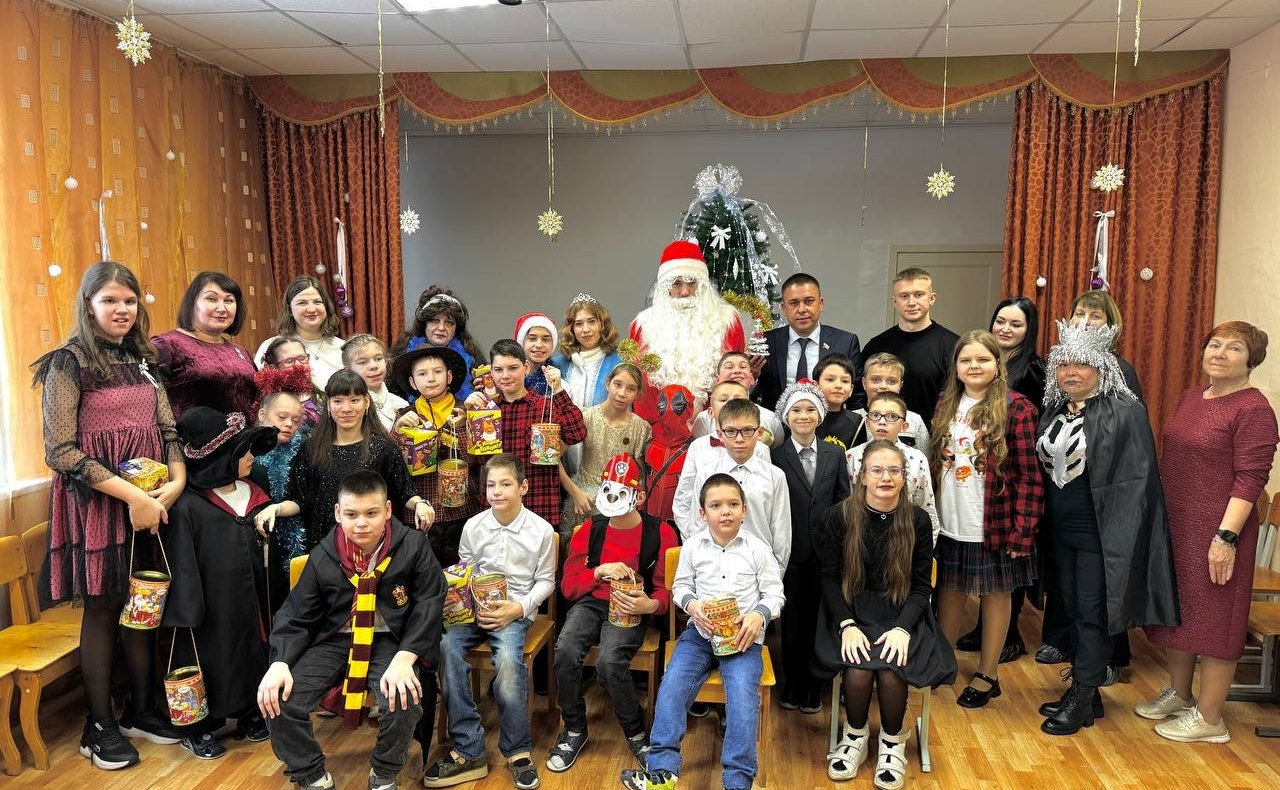 Айрат Гибатдинов поздравил воспитанников ульяновских интернатов с наступающими праздниками